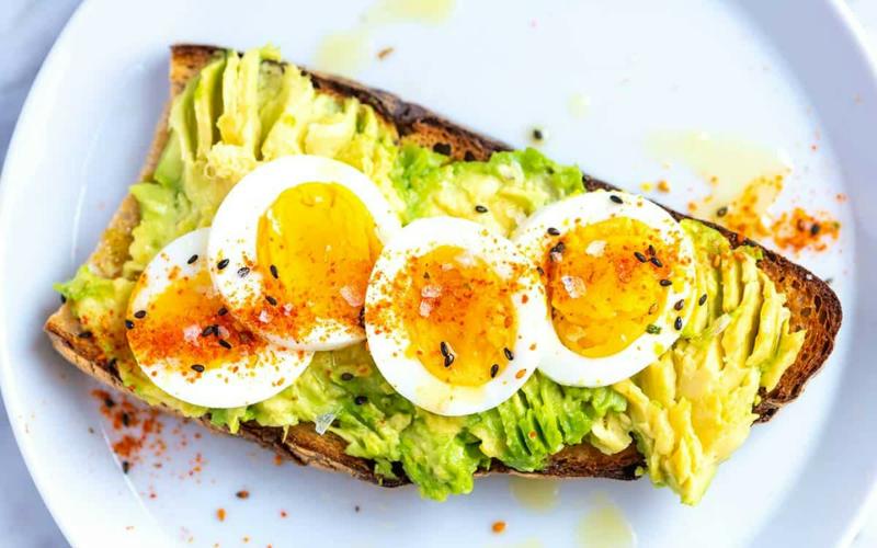 Smashed Avocado Toast With Egg